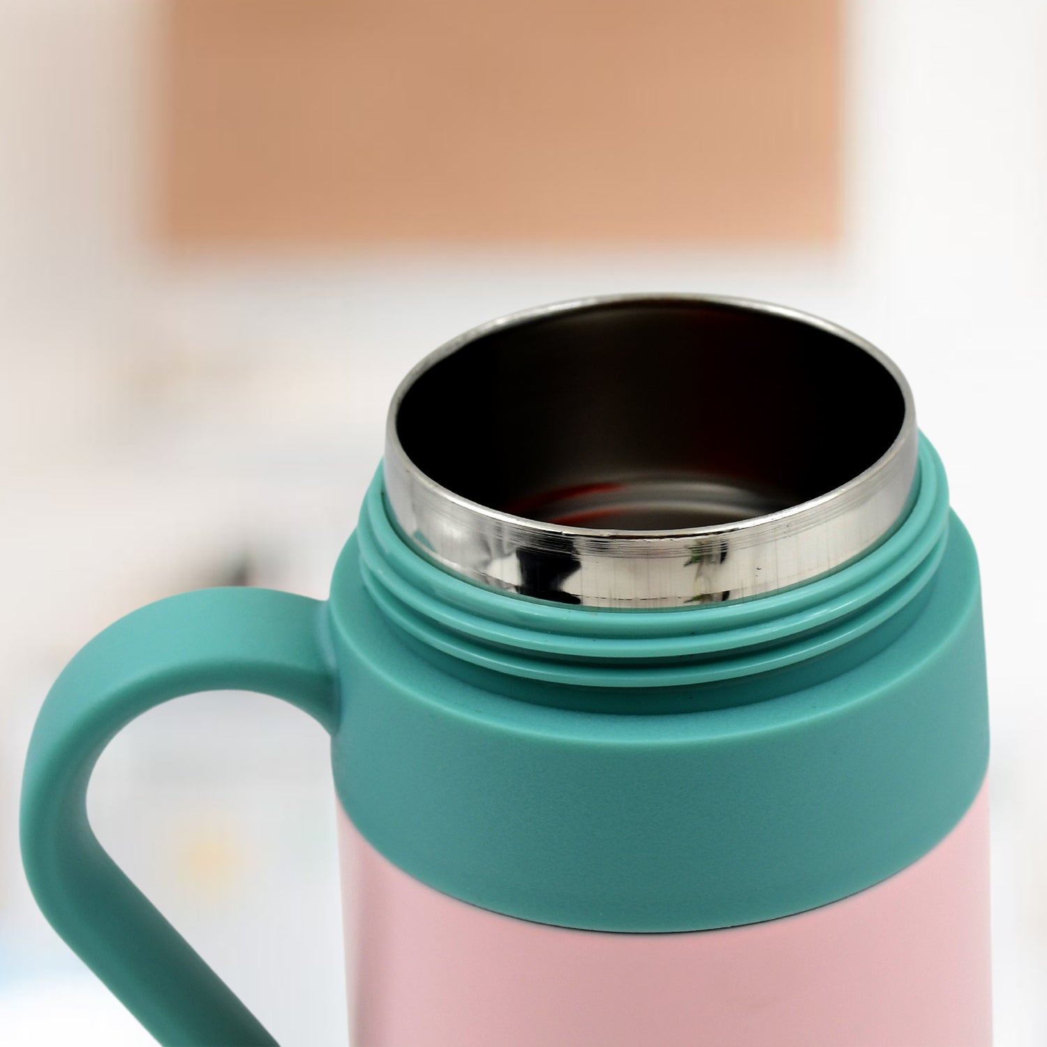 Smart Vacuum Insulated Water Bottle With Led Temperature Display  Gift Color Box (600 Ml Approx) Smart Vacuum Insulated Water Bottle With Led Temperature Display  Gift Color Box (600 Ml Approx)